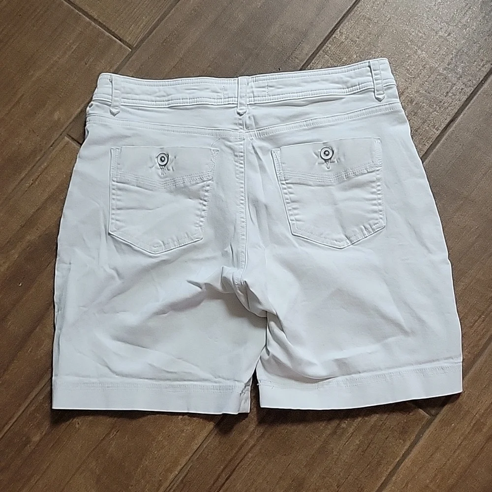 Lee Platinum Label white shorts cotton stretch 4 pockets Belt loops sz 10 EUC…
